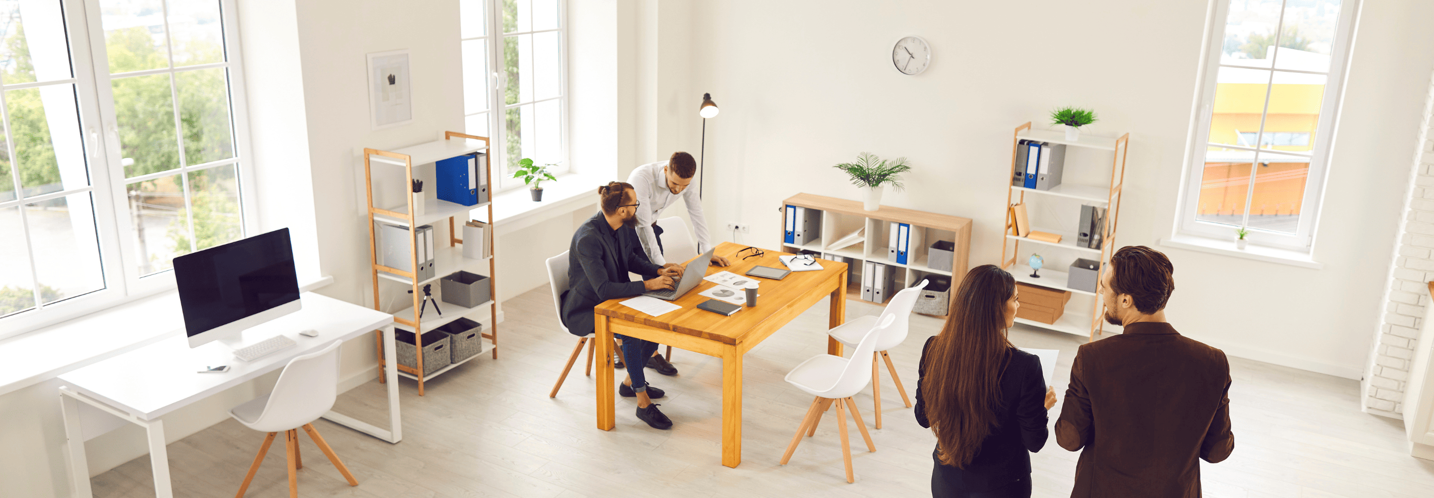 Photos de collaborateurs travaillant ensemble